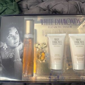 Elizabeth Taylor, White Diamonds perfume, lotion, body wash set